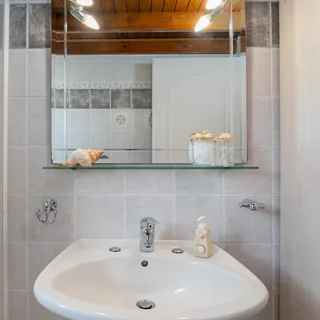 Vila Christina's 2 Bedroom Villa, Kefalonia Svoronata